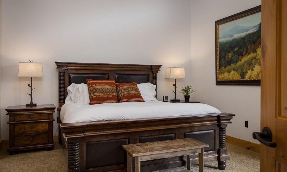 Photo of Others in Victor