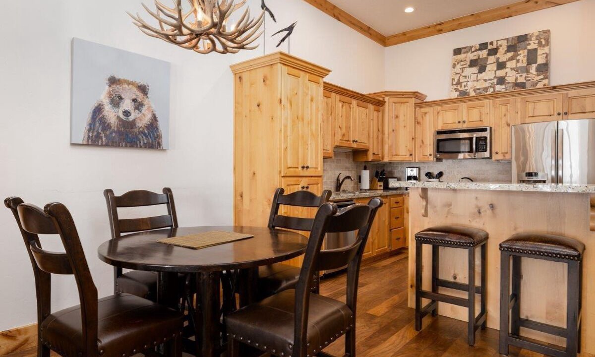 Photo of Others in Victor