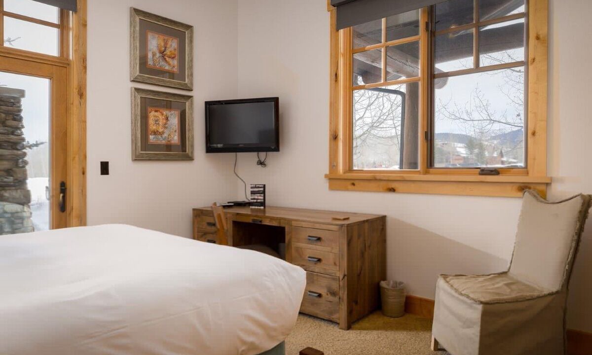 Photo of Others in Victor