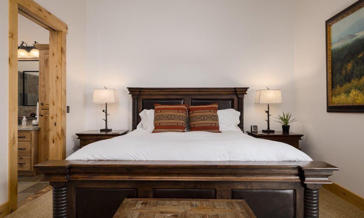 Photo of Others in Victor