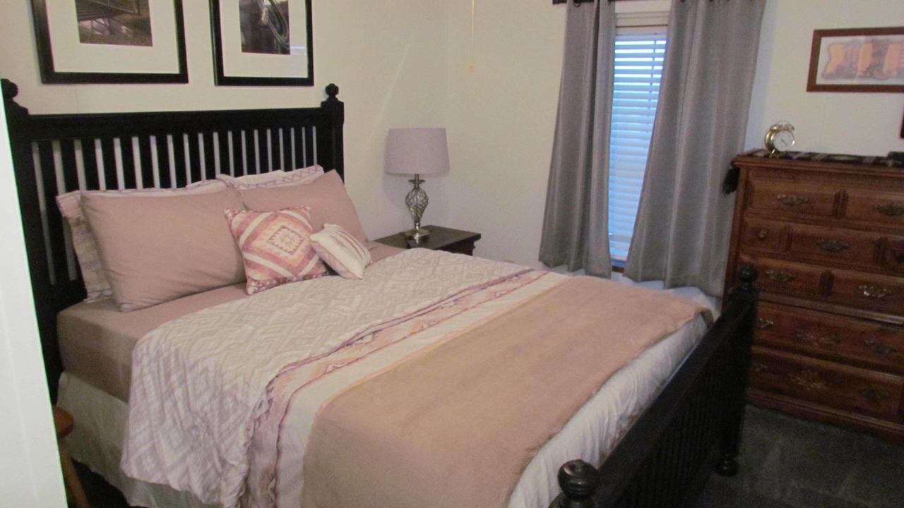 Photo of Bedroom in Glen Rose