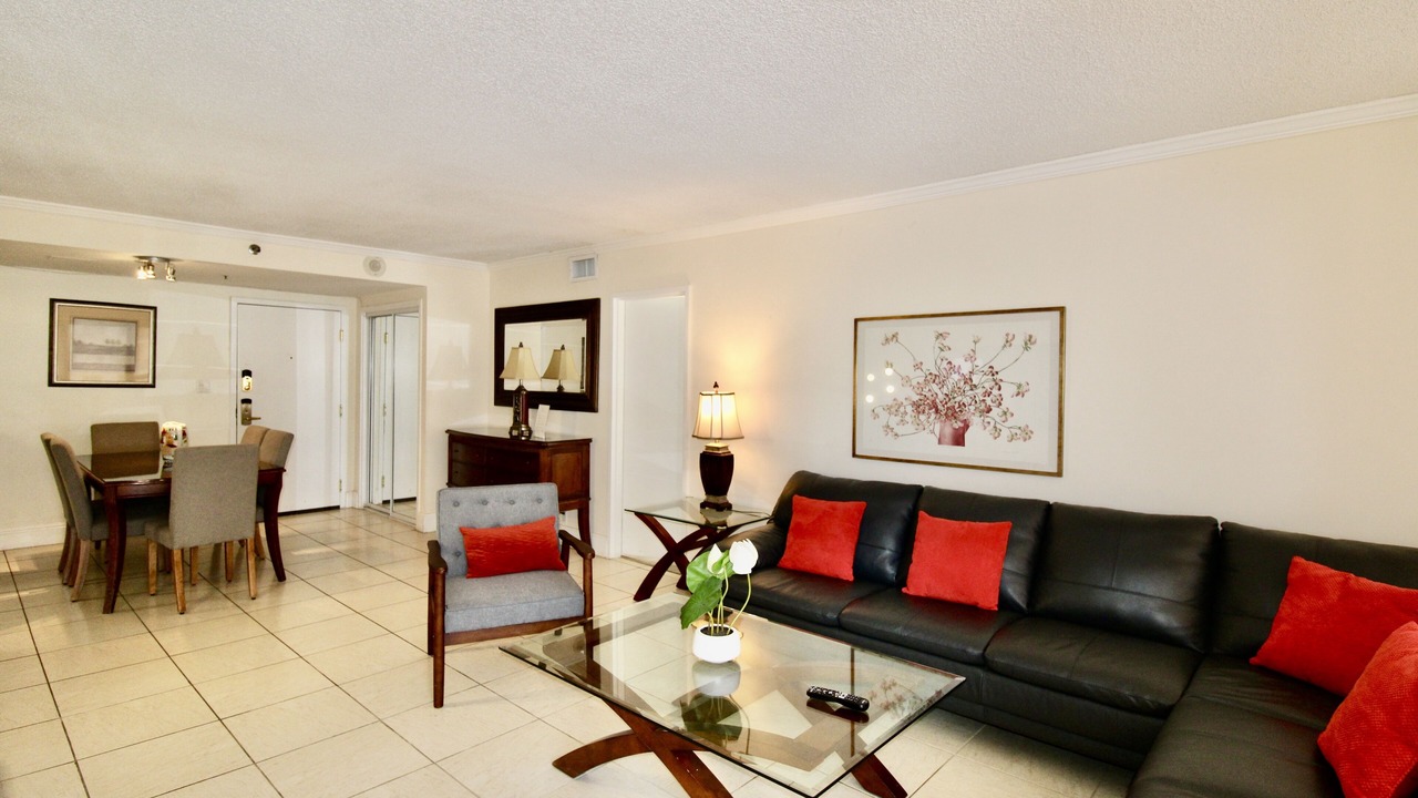 Photo of Livingroom in Mid Beach
