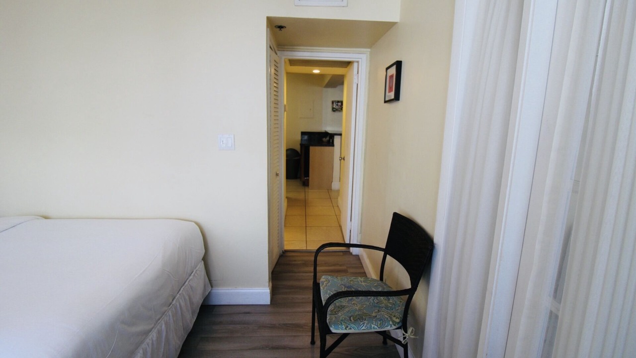 Photo of Bedroom in Mid Beach