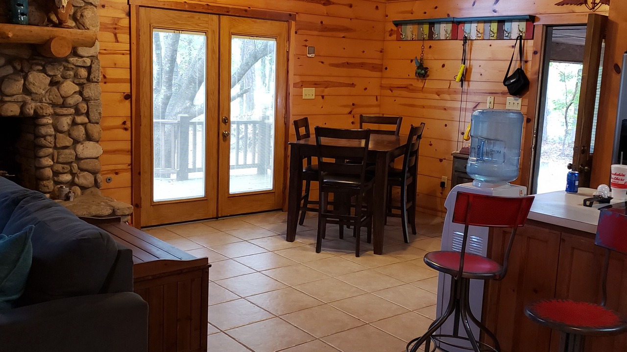 Photo of Livingroom in Zavalla
