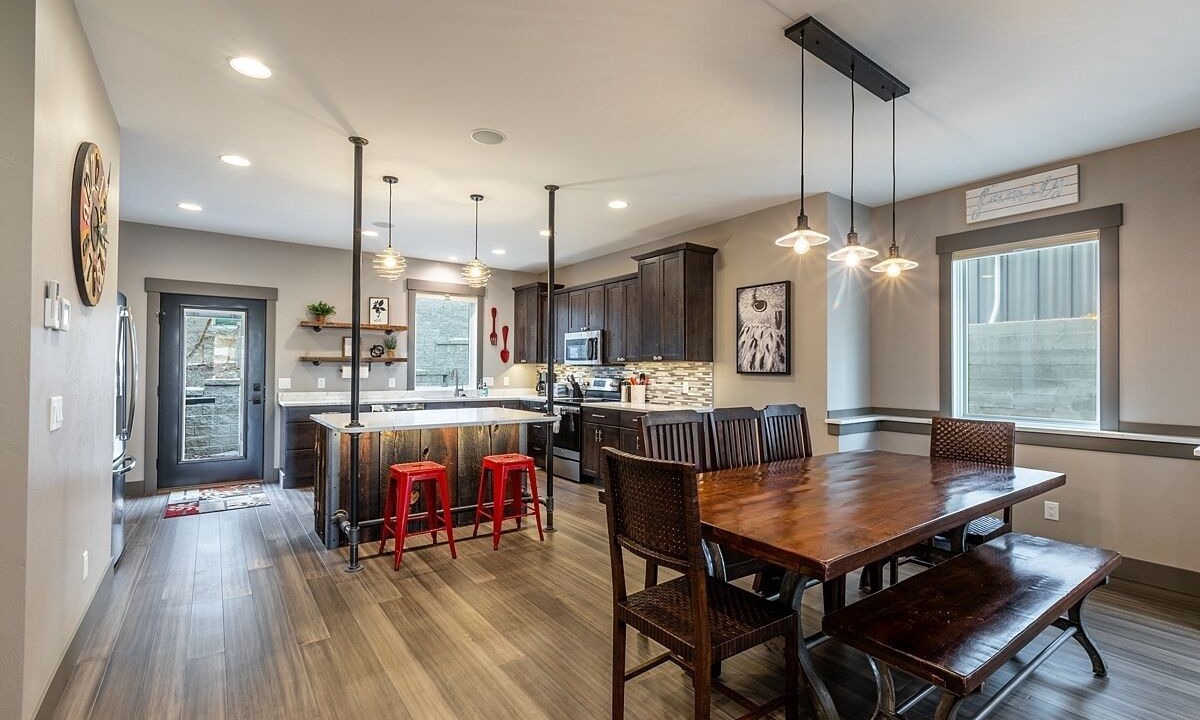 Photo of Others in Helena