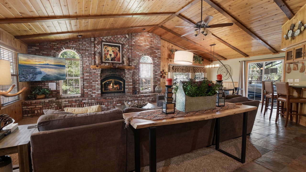 Photo of Livingroom in Eagle Mountain Estates