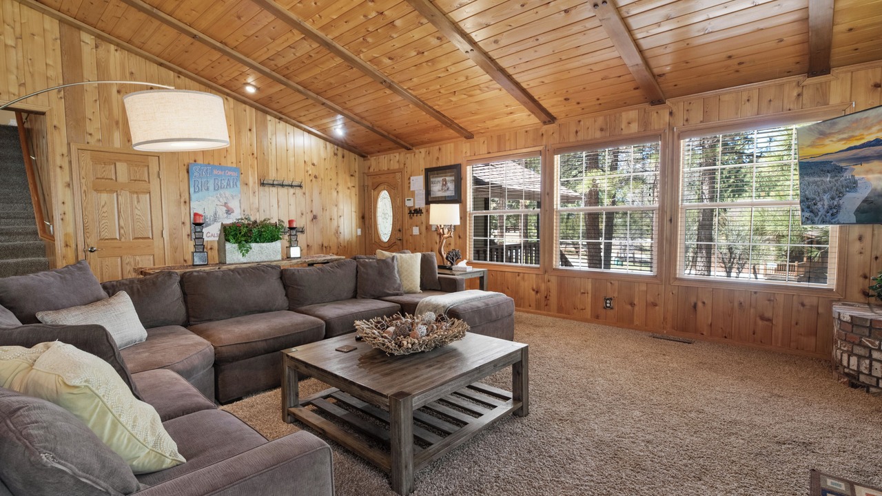 Photo of Livingroom in Eagle Mountain Estates