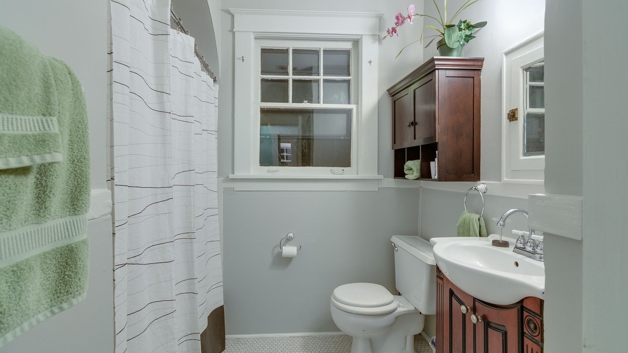 Photo of Bathroom in Cooper-Young Historic District
