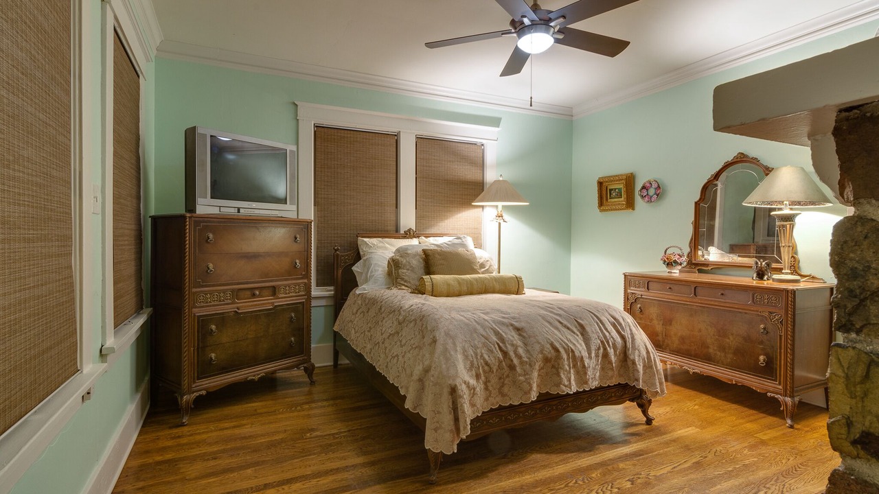 Photo of Livingroom in Cooper-Young Historic District