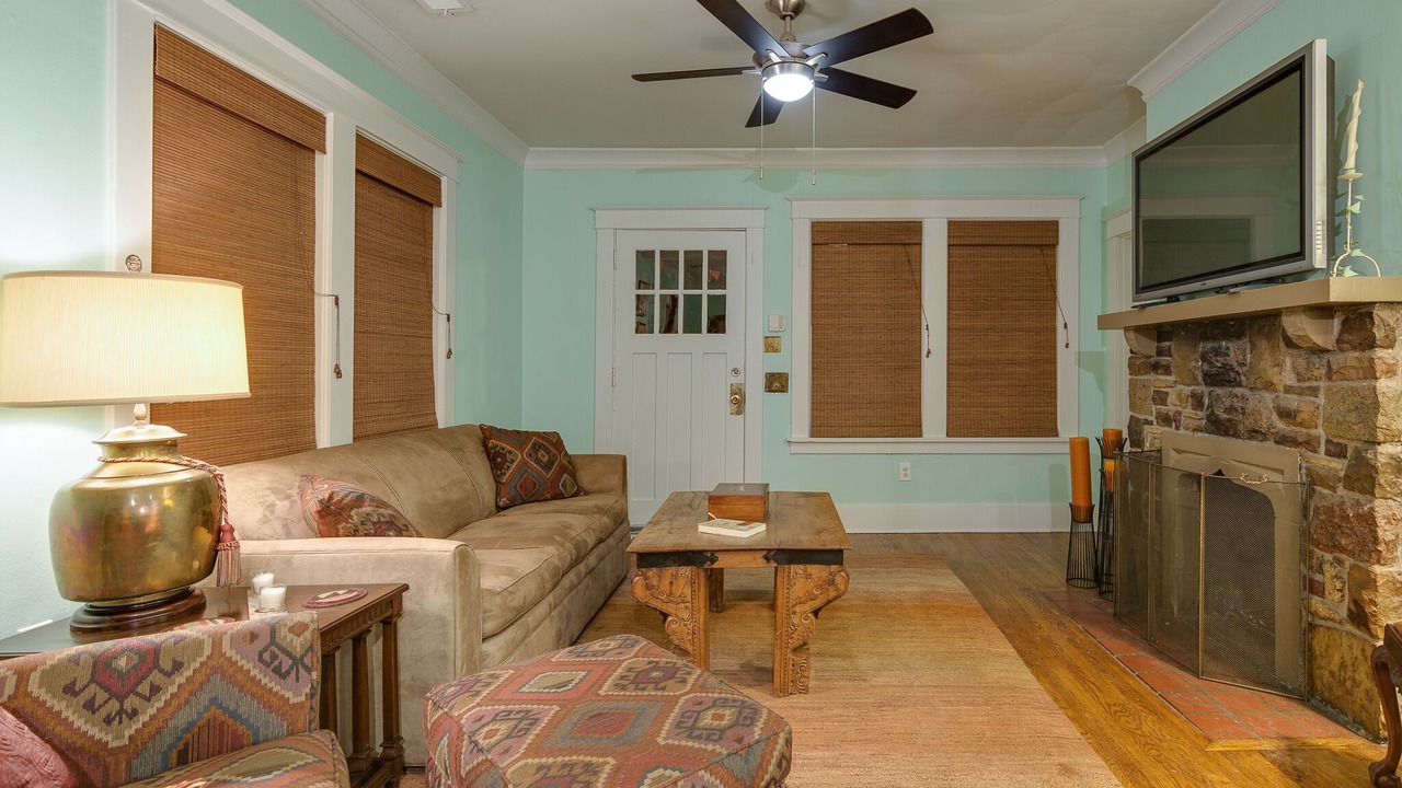 Photo of Livingroom in Cooper-Young Historic District