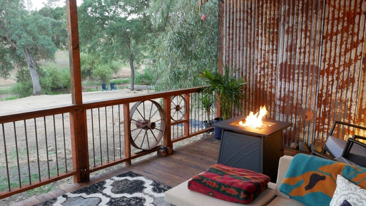 Photo of Livingroom in Ione