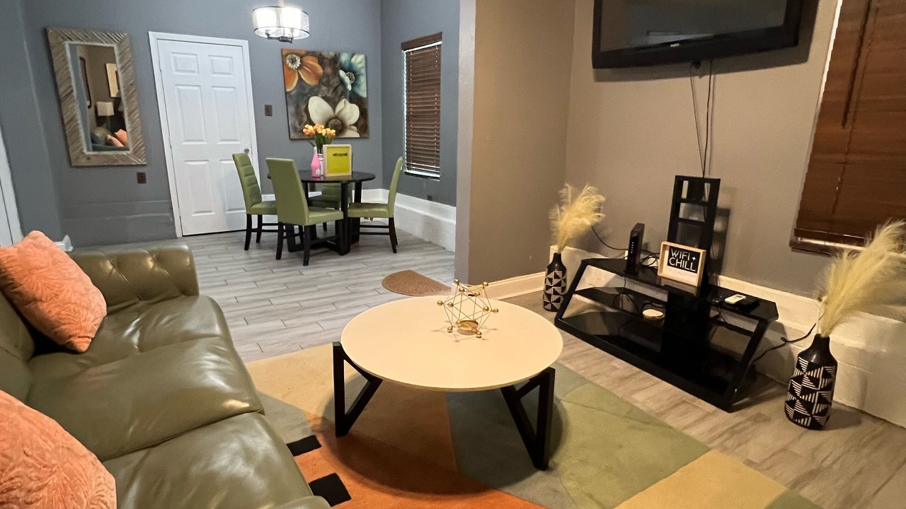 Photo of Livingroom in Seventh Ward