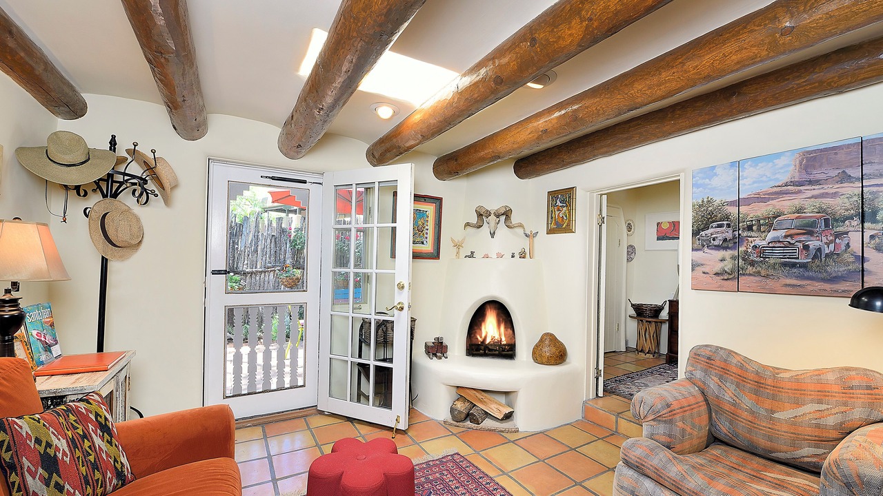 Photo of Livingroom in Historic Eastside