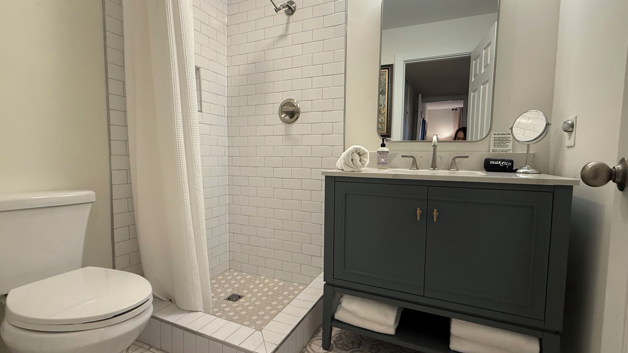 Photo of Bathroom in North Capitol