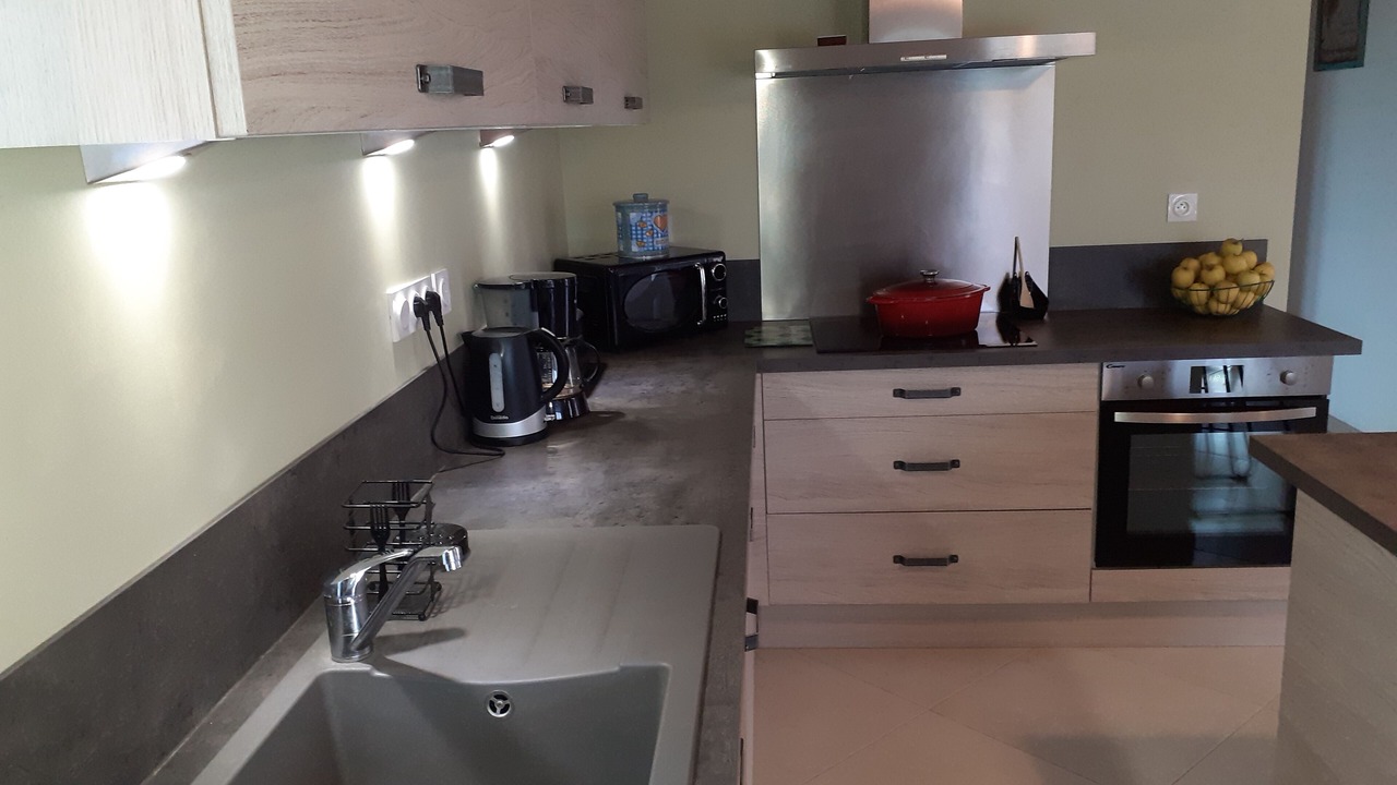 Photo of Kitchen in Saint-Martin-de-Villereal