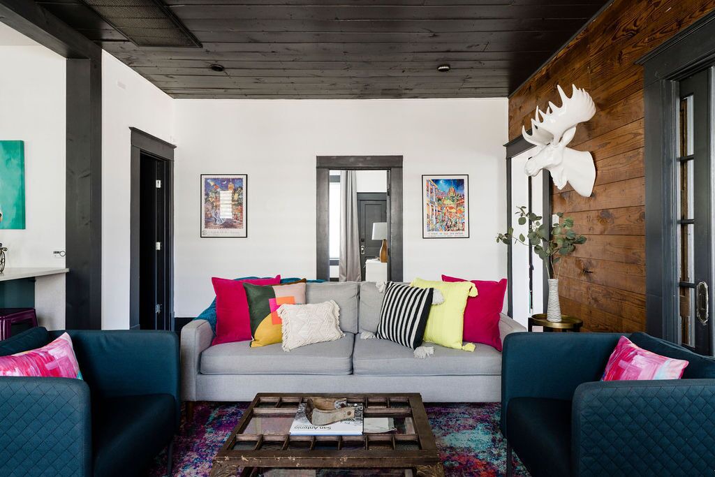 Photo of Livingroom in Government Hill