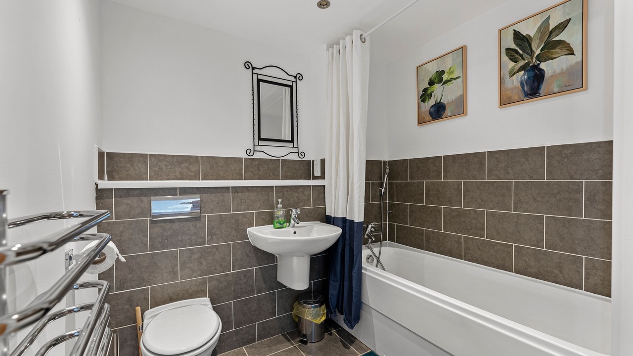 Photo of Bathroom in Healey Lane