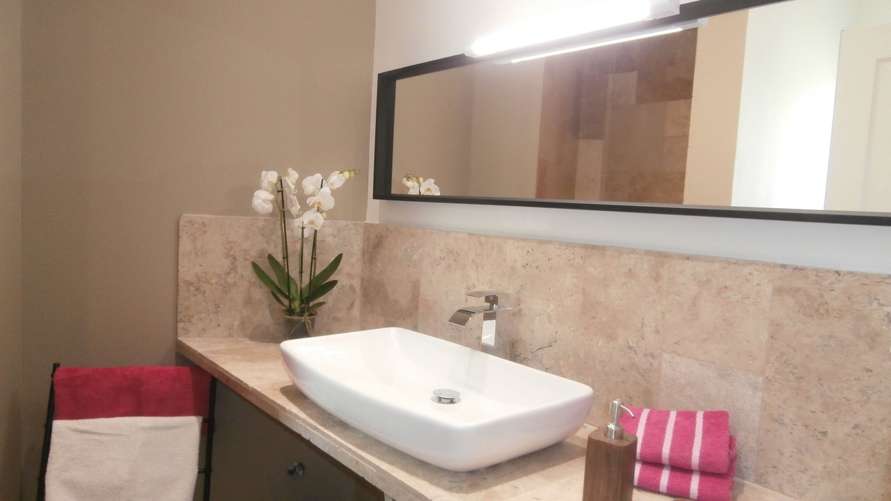 Photo of Bathroom in Saint Alban Auriolles