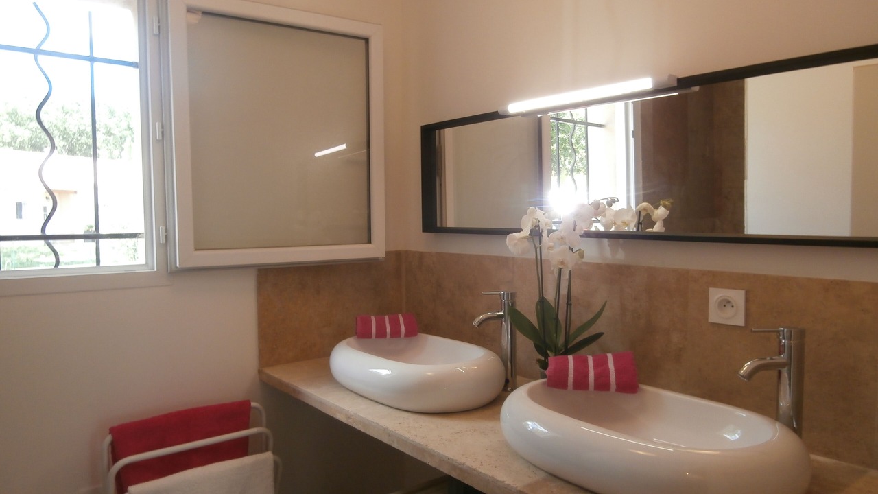 Photo of Bathroom in Saint Alban Auriolles