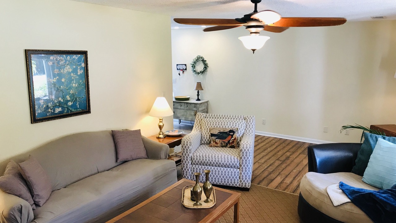 Photo of Livingroom in Canton