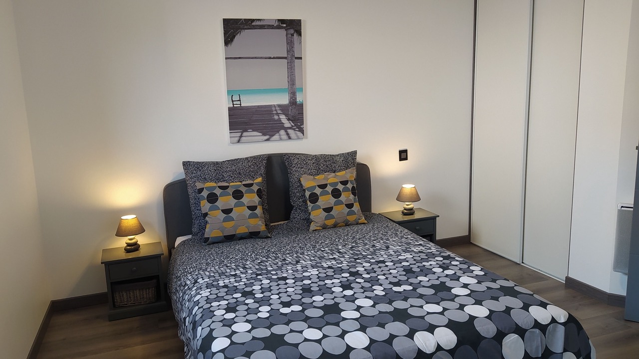 Photo of Bedroom in Saint-Coulomb