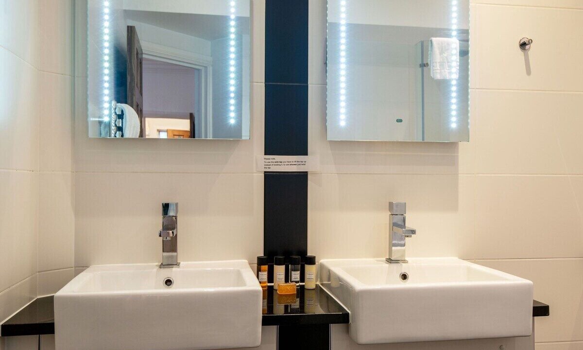 Photo of Others in Lime Street