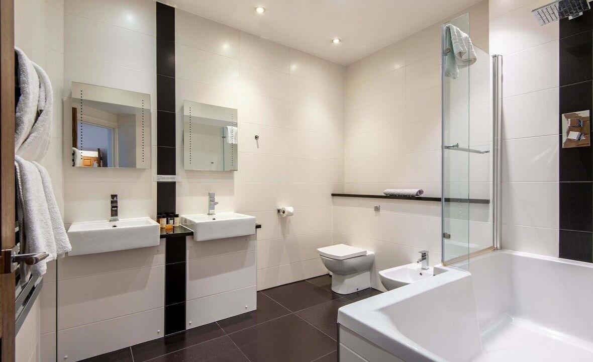 Photo of Bathroom in Lime Street