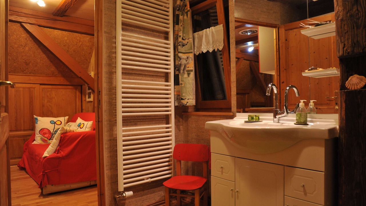 Photo of Bathroom in Thanville