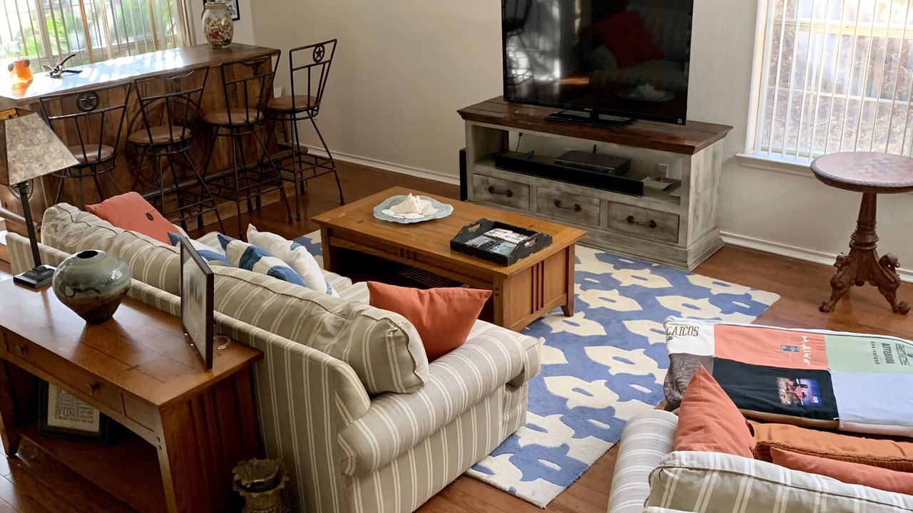 Photo of Livingroom in McNeil