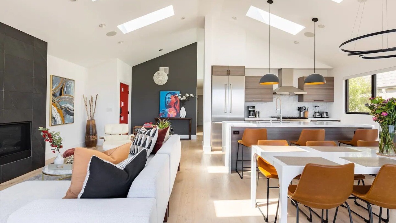 Photo of Livingroom in Forest Knolls