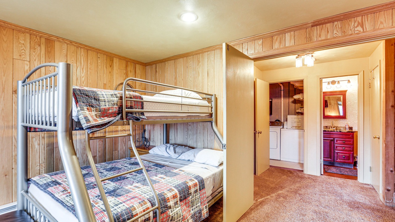 Photo of Bedroom in Seven Springs