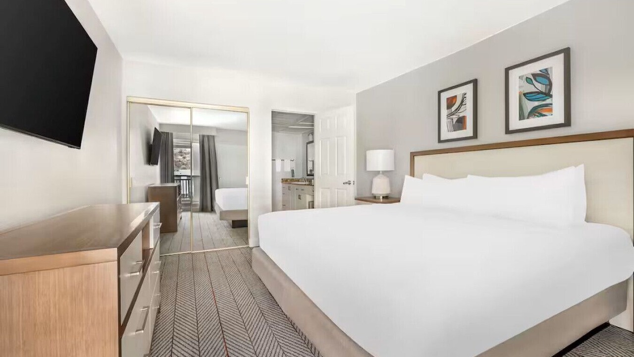 Photo of Bedroom in Canyon Corridor
