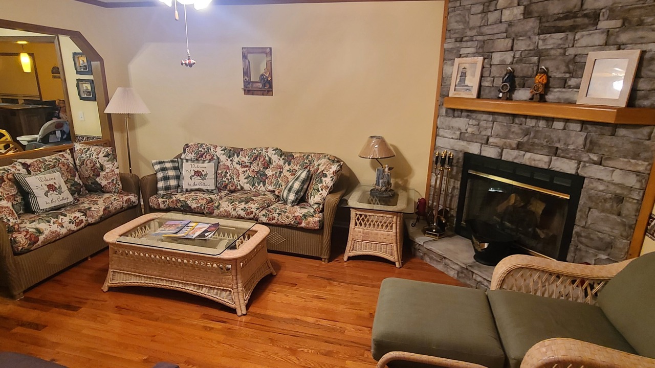 Photo of Livingroom in Kelleys Island