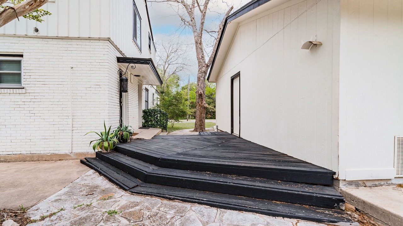 Photo of Outdoor in Lockhart