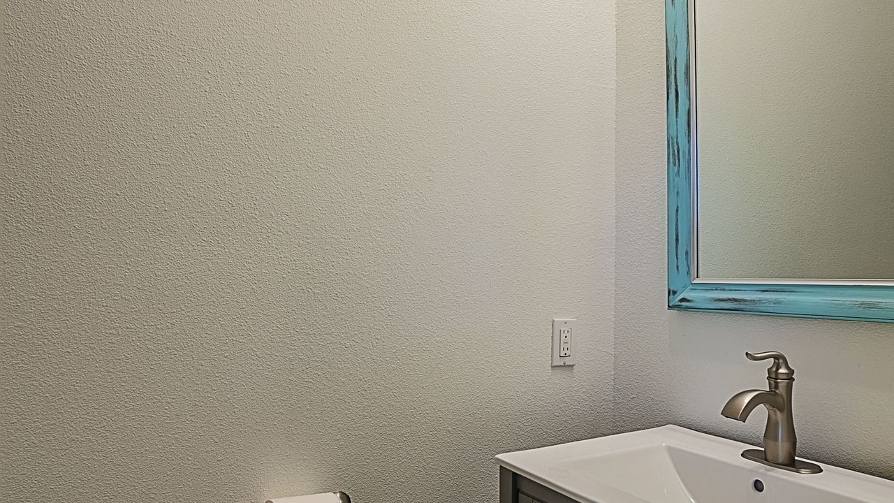 Photo of Bedroom in Crystal Beach
