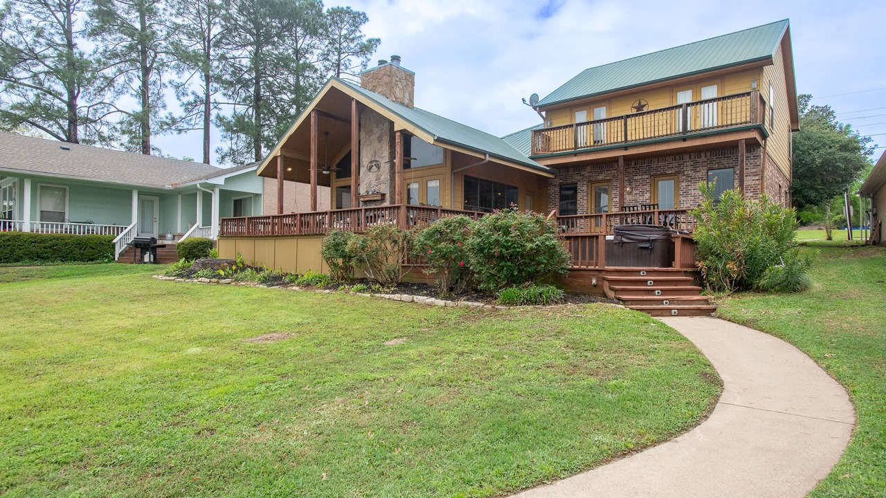 Photo of Outdoor in Enchanted Oaks