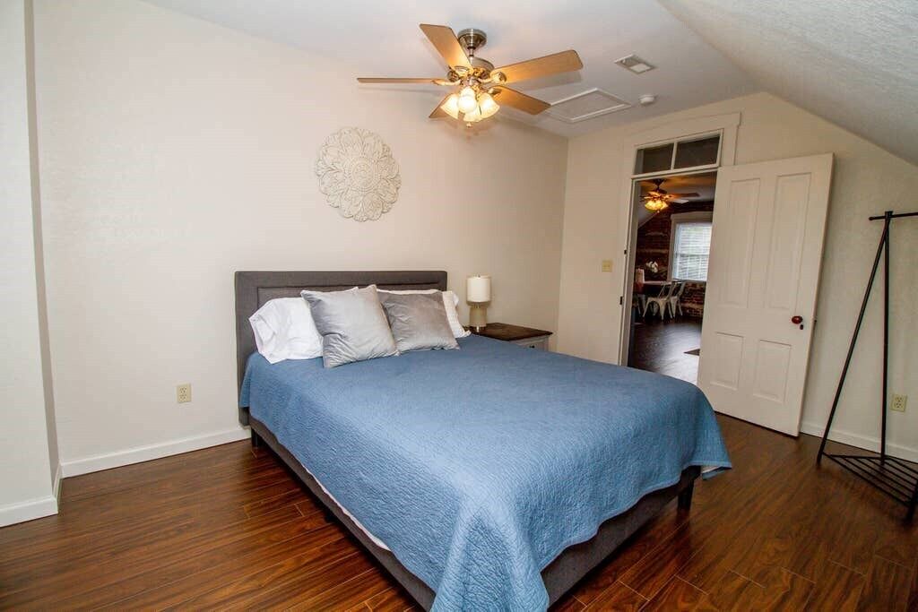 Photo of Others in Hermann