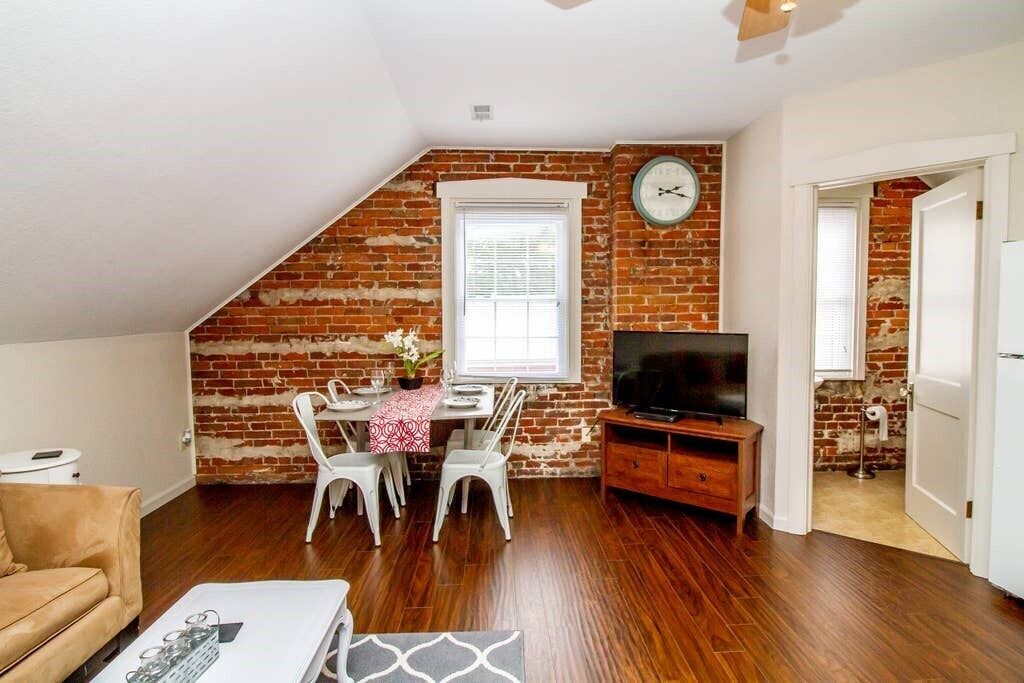 Photo of Others in Hermann