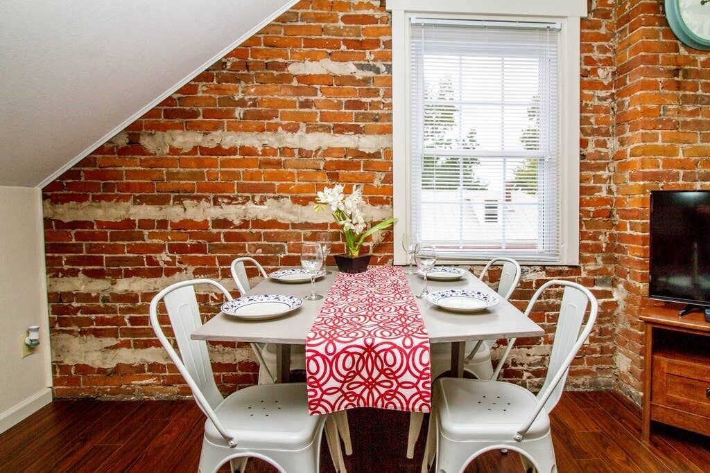 Photo of Others in Hermann