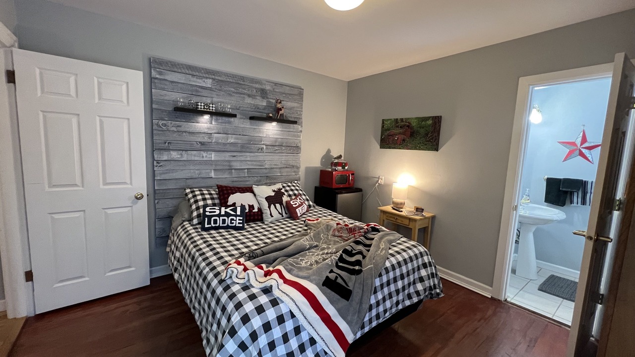 Photo of Bedroom in Larkspur