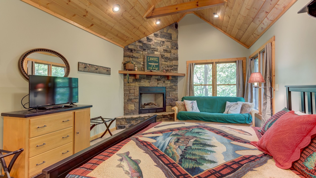 Photo of Livingroom in Eagle Mountain