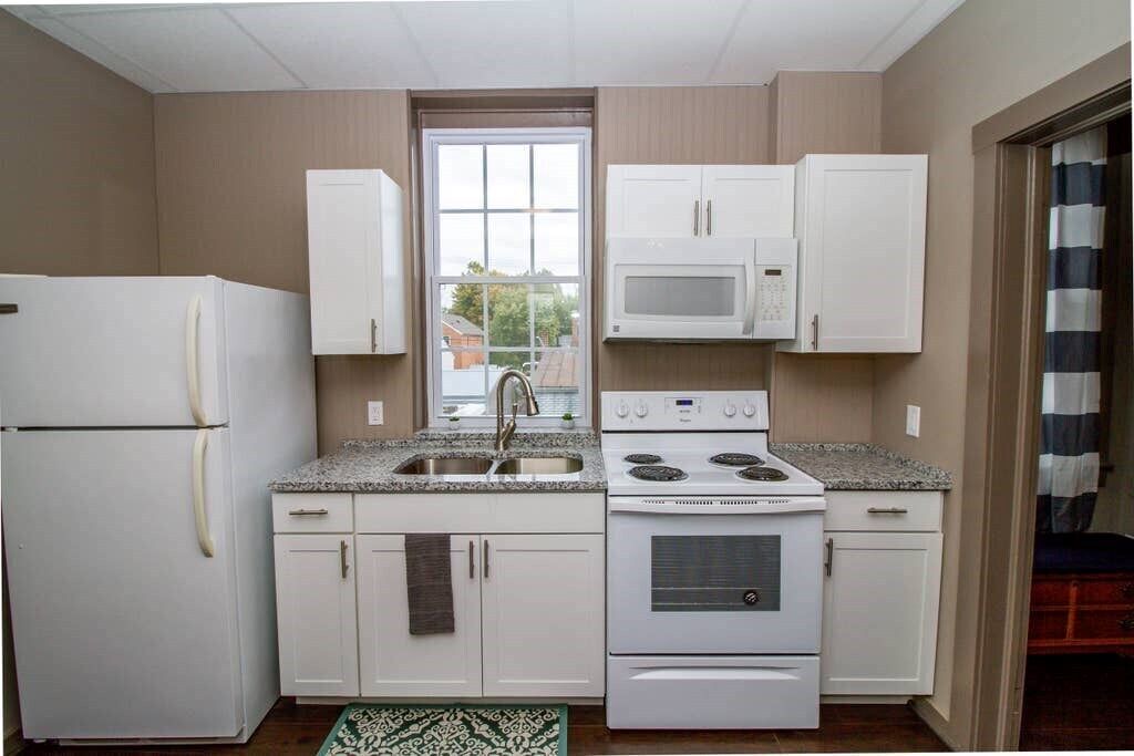 Photo of Others in Hermann