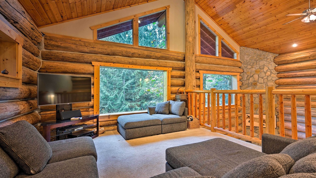 Photo of Livingroom in Gold Bar