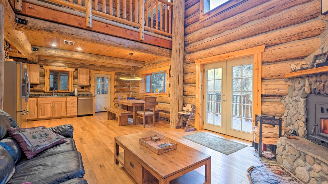 Photo of Livingroom in Gold Bar