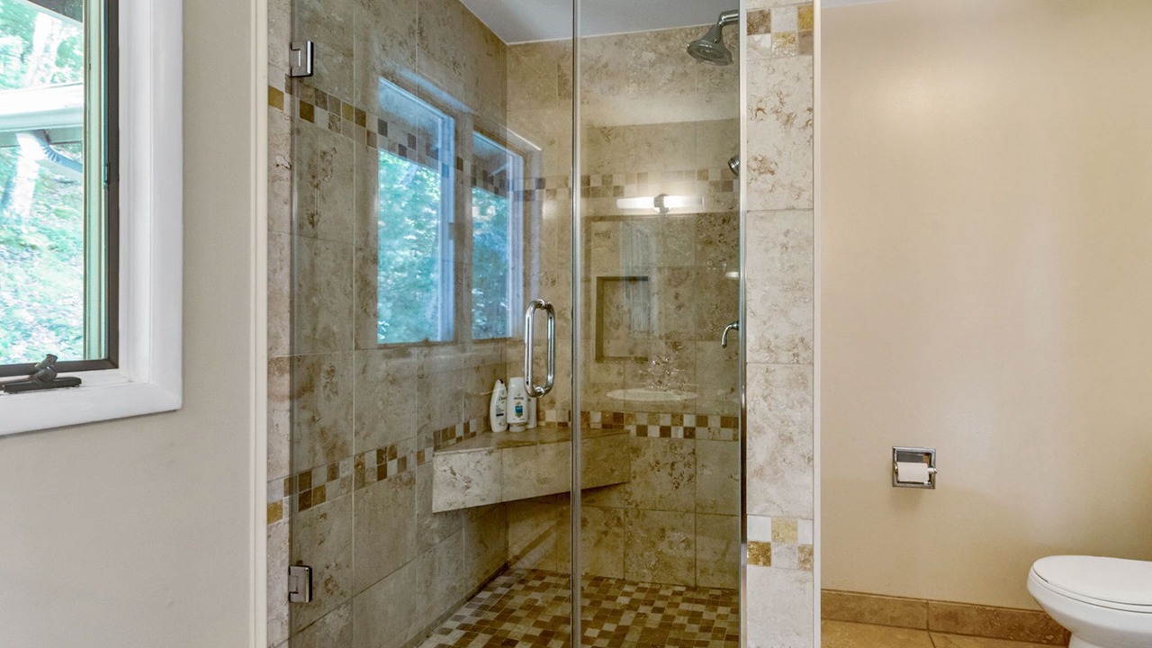 Photo of Bathroom in Glenford