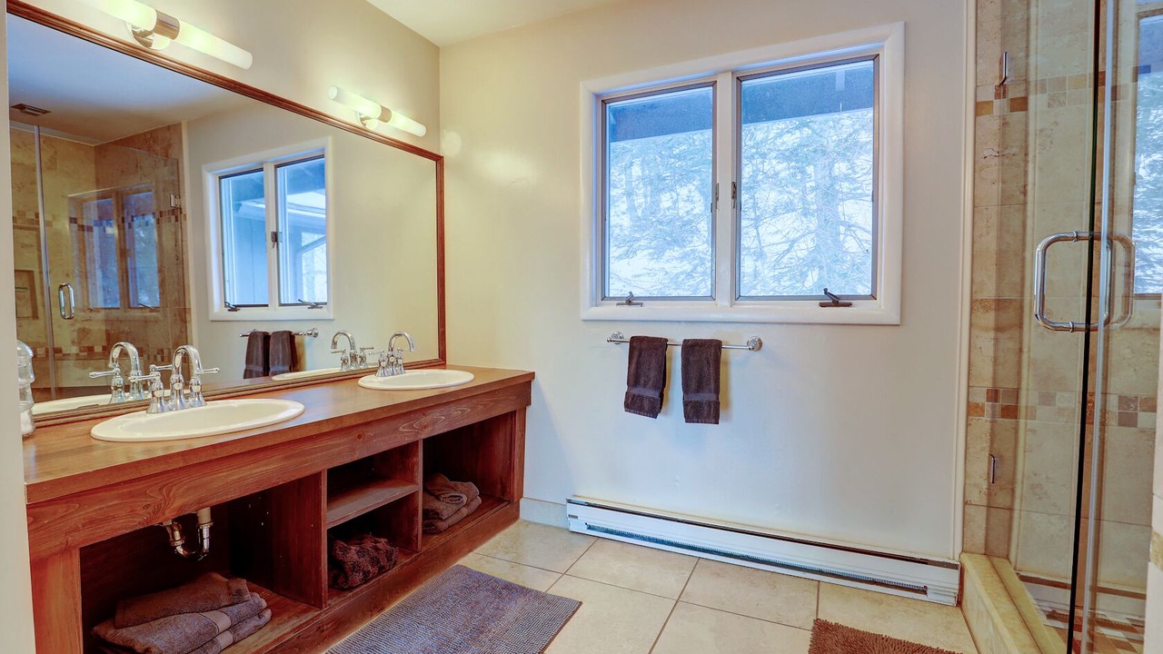 Photo of Bathroom in Glenford