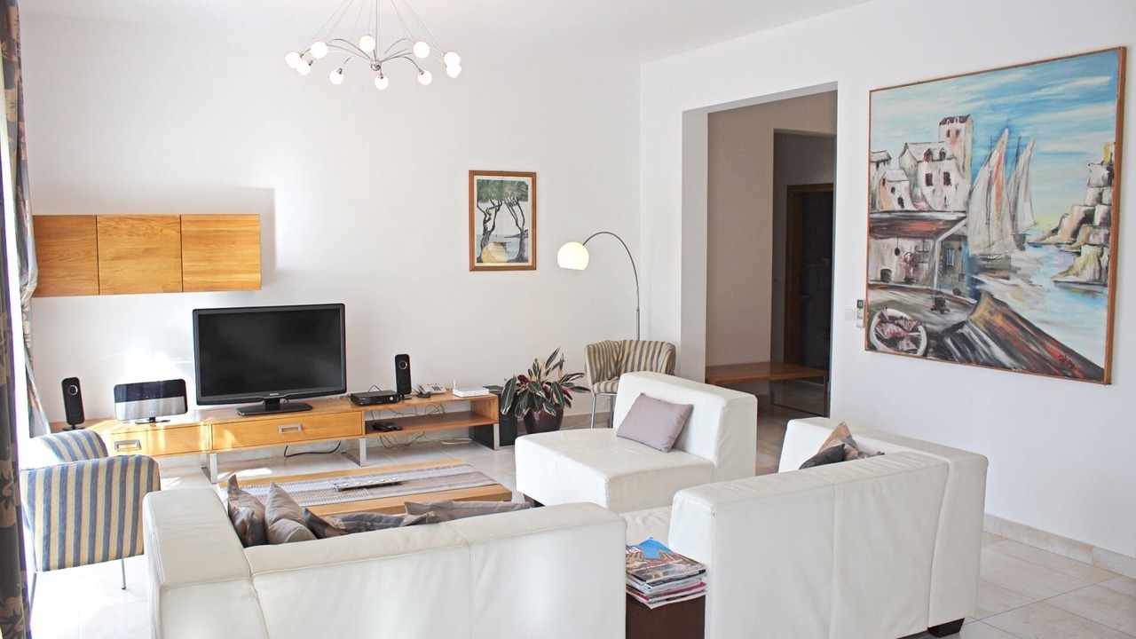 Photo of Livingroom in Mirce