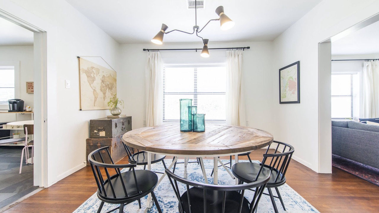 Photo of Livingroom in Austin Ave.