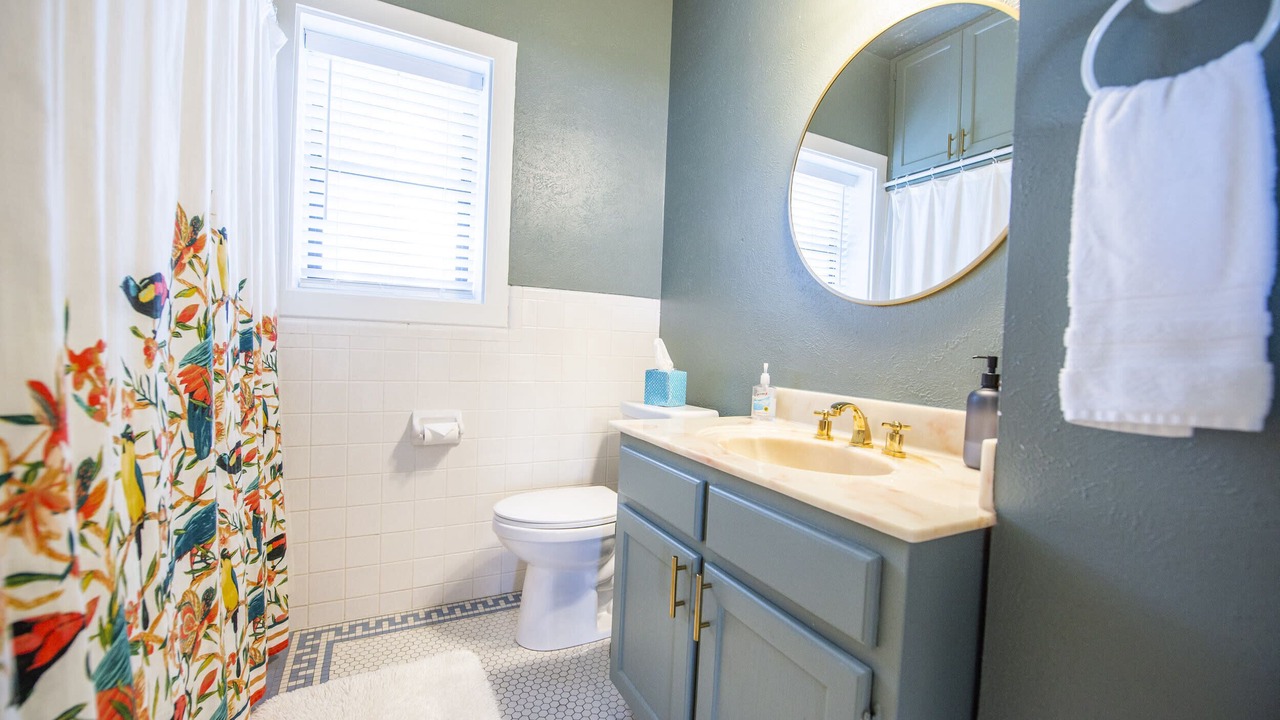 Photo of Bathroom in Austin Ave.