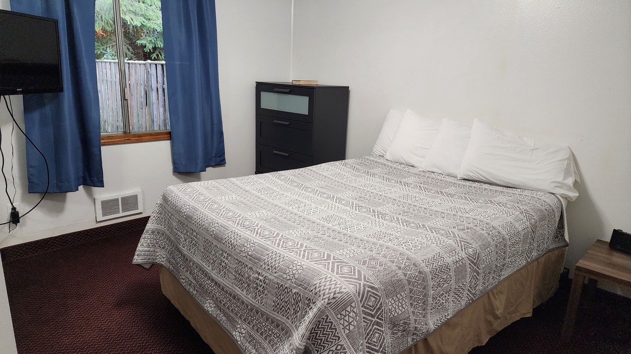 Photo of Bedroom in Coos Bay